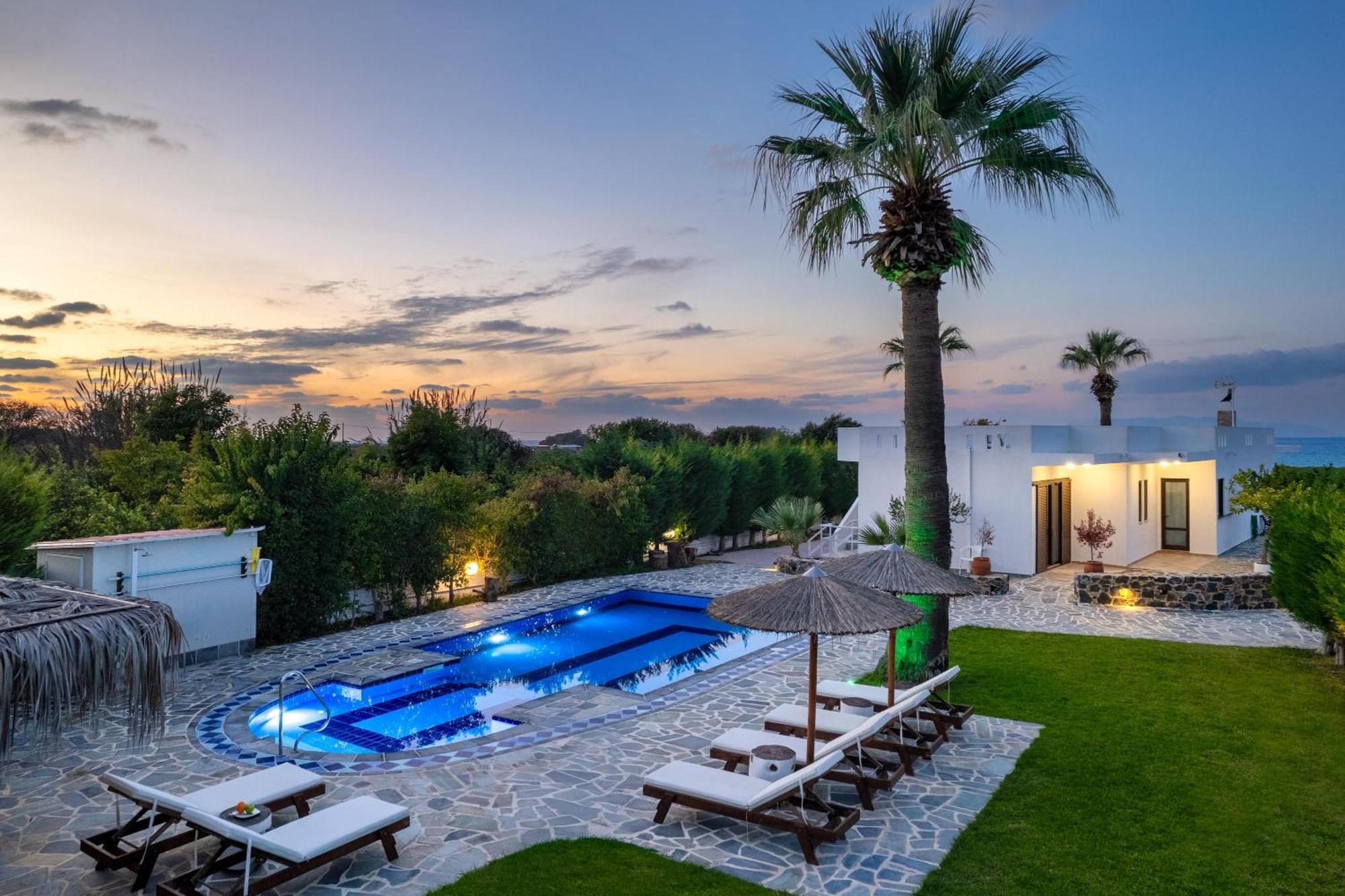Villa Palmeras Soroni Exterior photo