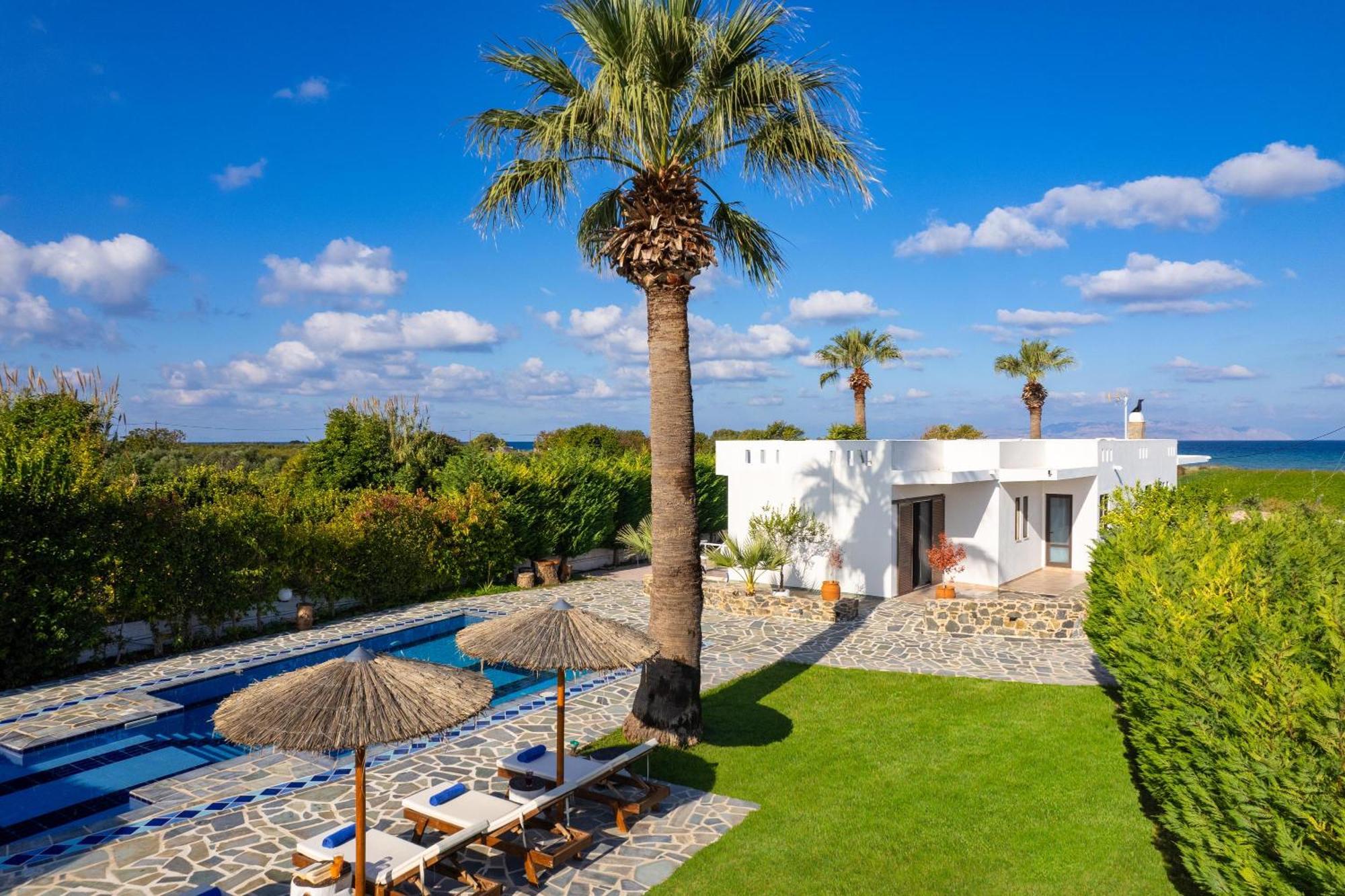 Villa Palmeras Soroni Exterior photo